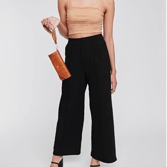 Moda Luxe Wristlet Bag - Picture 8 of 8